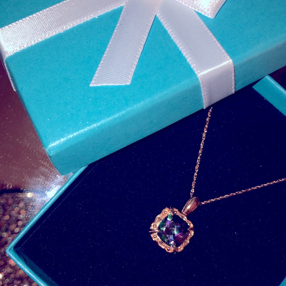 10 karat rose gold w Mystic topaz Gemstone w 2 1/2 carat weight